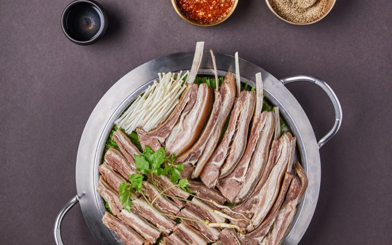 유량동 흑염소 수육
